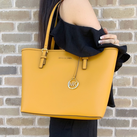 SALE‼️ Michael kors carryall tote yellow SALE - Picture 3 of 5